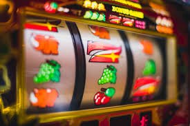 Interface Hood vs Wolf di aplikasi okitoto login menampilkan dua pilihan karakter dan tombol taruhan